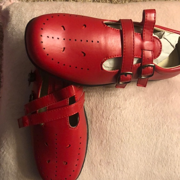Girls Double Strap Shoe - Picture 2 of 2